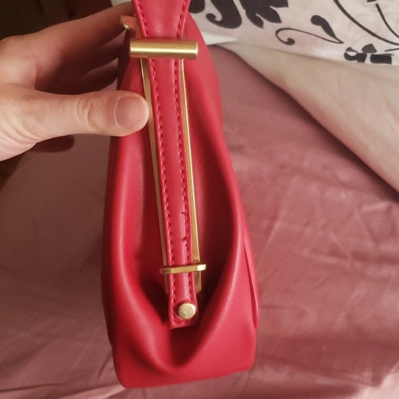 Clutch - Picture 2 of 6